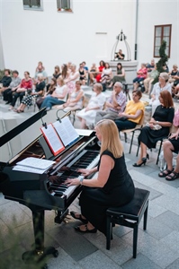 Koncert u mraku oduševio mnogobrojnu publiku u Varaždinu, na ovom jedinstvenom događaju i zamjenica župana Silvija Zagorec