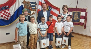 Župan Stričak priredio prijem za učenike OŠ Visoko, osvajače pet prvih mjesta na državnom natjecanju GlagoMatika