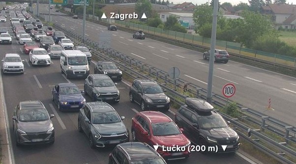 Krenuo vikend, krenule i gužve: Kolone na autocestama prema moru