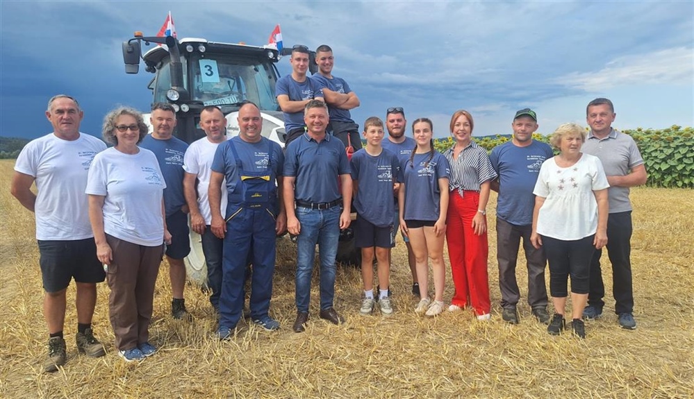 Jubilarno 20. natjecanje orača Varaždinske županije: 14-godišnja Martina prva djevojka među oračima, pobijedili Krunoslav i Darijan Mužic