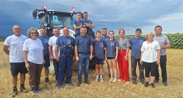 Jubilarno 20. natjecanje orača Varaždinske županije: 14-godišnja Martina prva djevojka među oračima, pobijedili Krunoslav i Darijan Mužic