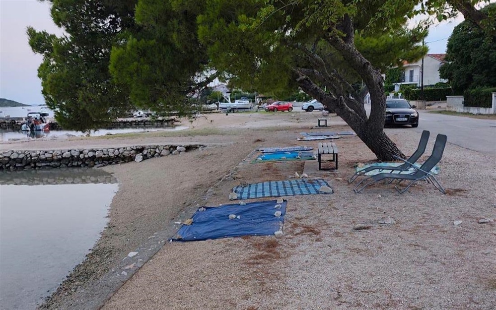 Najčešća ljetna svađa na Jadranu: Smije li se plaža "rezervirati" ručnikom?
