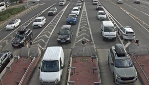 HAK upozorava: Pojačan promet, kolone na autocestama te mokri i skliski kolnici