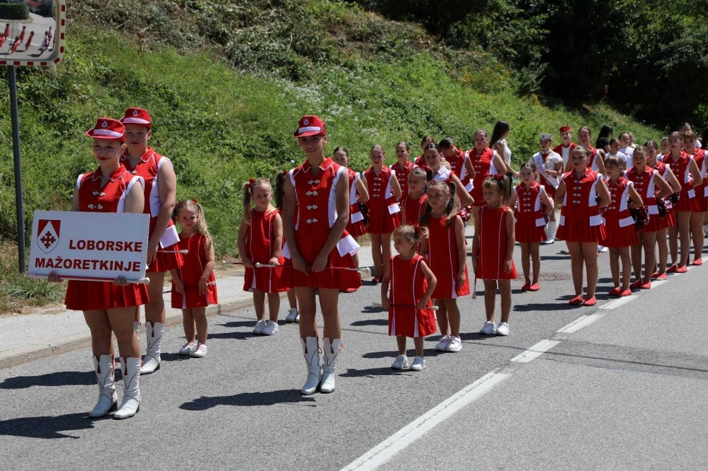 Loborske mažoretkinje priredile atraktivnu smotru u sklopu Janina