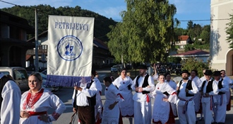 Folklorna večer u Loboru kroz pjesmu, ples i narodne nošnje spojila ljepotu običaja raznih krajeva Hrvatske