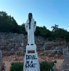 Vjernici u šoku: Oskvrnut kip Gospe na Brdu ukazanja u Međugorju