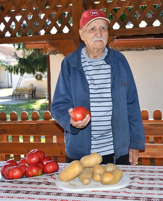 I u 93. uzgaja rajčice i krumpir - Pavao Travanić otkriva tajnu svoje vitalnosti!