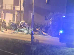 Stravična nesreća u Zagrebu: Automobil se prepolovio nakon slijetanja s ceste, jedna osoba poginula