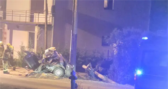 Stravična nesreća u Zagrebu: Automobil se prepolovio nakon slijetanja s ceste, jedna osoba poginula