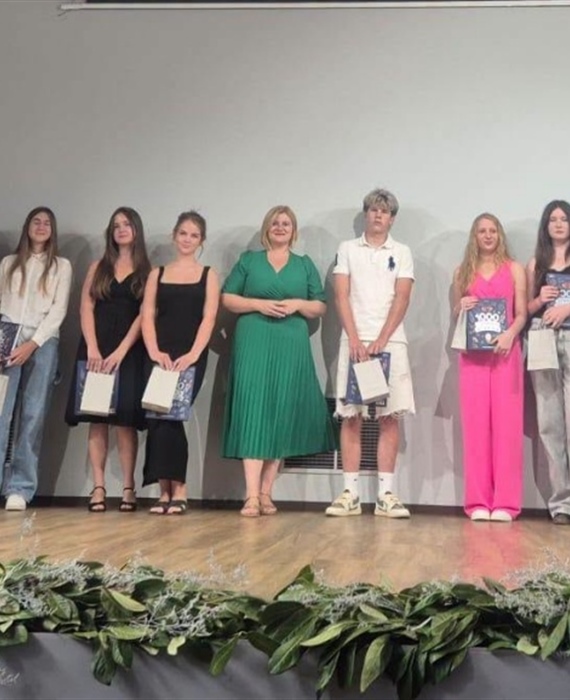 Najuspješniji učenici nagrađeni u Konjščini: Četvero učenika s prosjekom 5,0 primilo po 200 eura