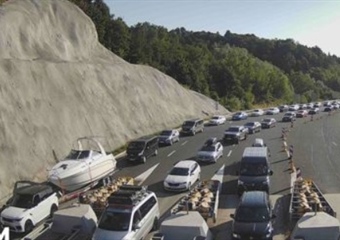 Gužve prema moru: Prometne nesreće i zastoji – na Trakošćanu kolona 1km, prometna na A1 i A4