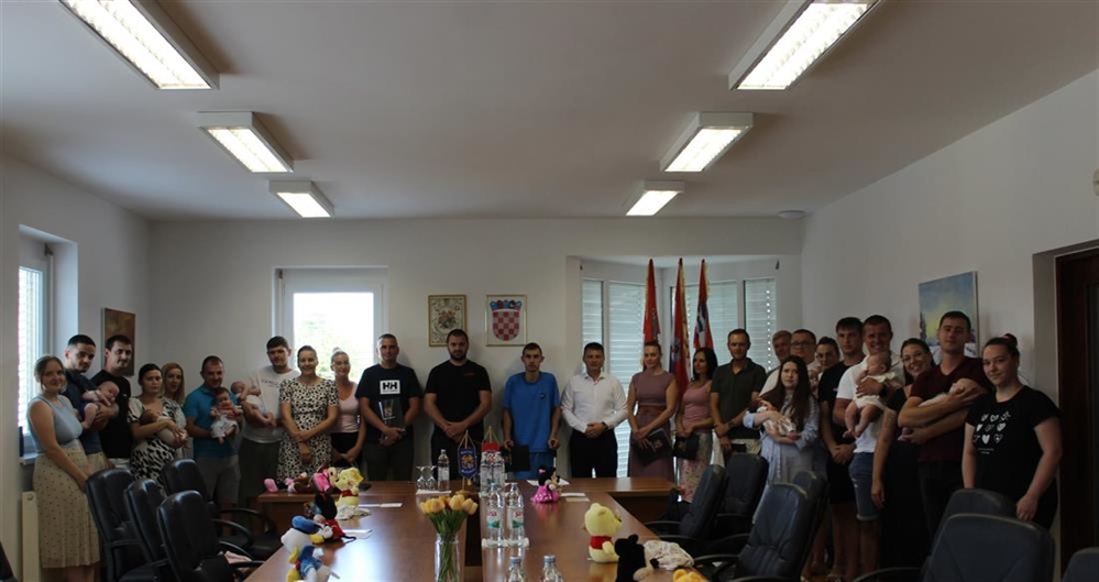 Tradicionalno povodom Rokova u Jalžabetu održan prijem za novorođenčad i potpisani ugovori za obnovu i kupnju nekretnina