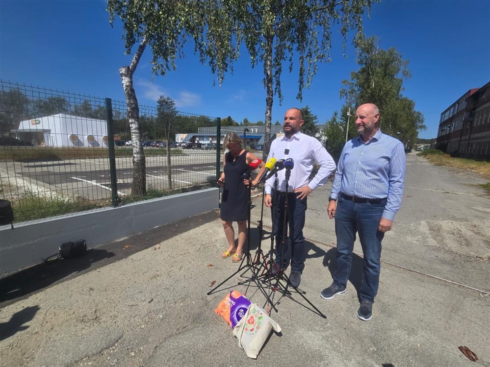 HDZ-ovac iz Hrašćine prekinuo presicu i pred Hajdaša Dončića spustio neobičan „poklon“