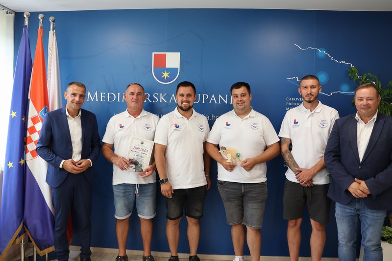 Braća Jalušić na prijemu kod župana Posavca nakon povijesnog uspjeha u oranju
