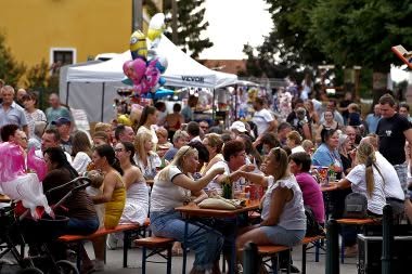 Rokovo u Jalžabetu okupilo brojne mještane i goste: Večer ispunjena smijehom, glazbom i druženjem