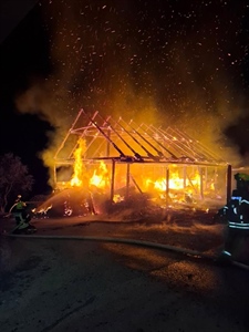 Veliki požar u Zagorju: U potpunosti izgorio gospodarski objekt, strojevi i životinje – šteta je ogromna
