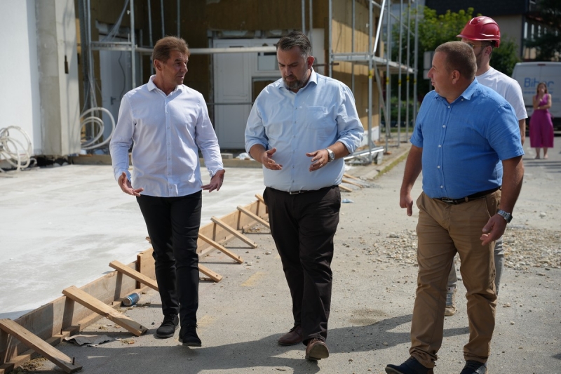 Župan Golubić obišao OŠ Molve u kojoj se provodi energetska učinkovitost sportske dvorane, projekt vrijedan 1,5 milijuna eura