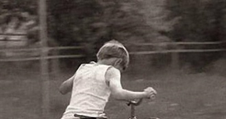 Sjećate li se kako se nekad učio voziti 'beciklin'? Ova fotografija vratila nas je ravno u djetinjstvo