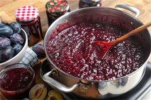 Domaći pekmez od šljiva – donosimo vam jednostavan recept kao iz bakine kuhinje