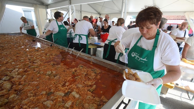 Općina Vidovec objavila javni poziv za korištenje javnih površina za obavljanje ugostiteljskih djelatnosti na “Zeljarijadi“