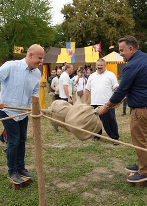 FOTO: Župan Golubuć i gradonačelnik Jakšić obišli izlagače na Renesansnom festivalu Novosti