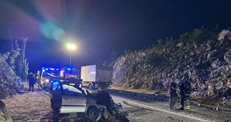 Stravični prizori: Pijan prešao u suprotni trak i udario u kamion – vatrogasci rezali lim da ga izvuku