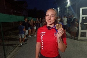 Iz malog Bartolovca na europski tron: 16-godišnja Lorena Horvat osvojila zlato u boksu!