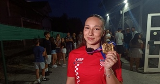 Iz malog Bartolovca na europski tron: 16-godišnja Lorena Horvat osvojila zlato u boksu!