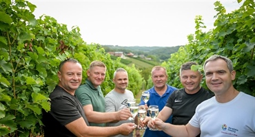 U vinogradu obitelji Vlahović u Leštakovcu održana tradicionalna Županijska berba grožđa
