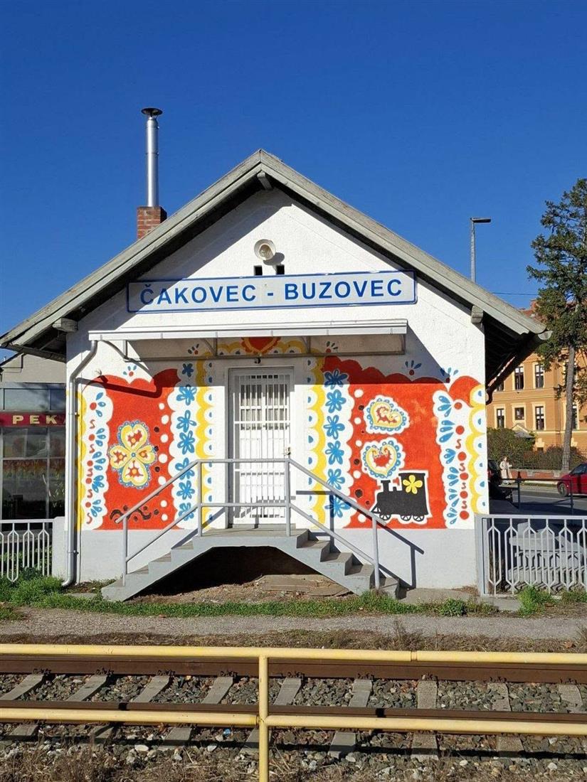 Jeste li vidjeli najljepšu željezničku stanicu? – nalazi se na sjeveru Hrvatske i za njeno uljepšavanje su zaslužni učenici dviju škola