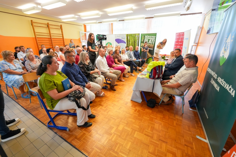 Koprivničko-križevačka županija za učenike osigurala 44.756 besplatnih bilježnica, 3.600 bočica i 990 sigurnosnih navlaka