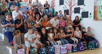 Župan Golubić i njegov zamjenik Rajn posjetili prvašiće i zaželjeli im puno uspjeha u školi
