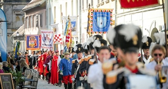 Susret povijesnih postrojbi ispunio središte Varaždina tradicijom i povijesnim odorama