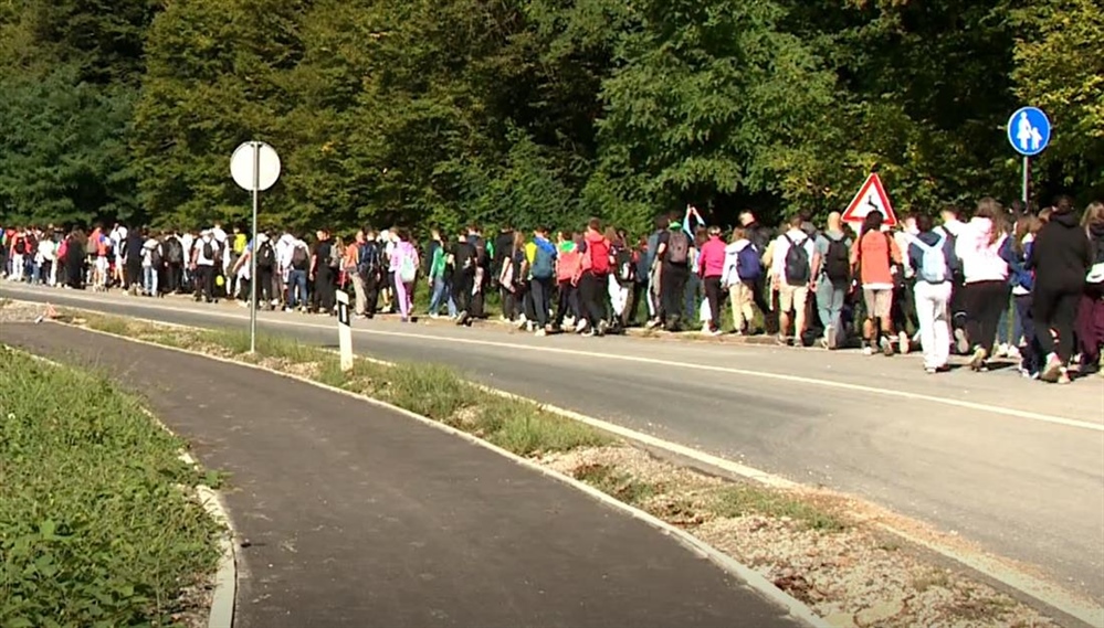 Tisuće vjernika na putu prema Mariji Bistrici, među njima brojni mladi