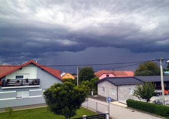 Još malo sunca, a nakon toga stiže velika promjena, grmljavina, pljuskovi i nevrijeme