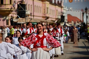 Mladi folkloraši KUD-a Toplice zablistali u Vinkovcima, gradonačelnica Ratković ih primila nakon velikog nastupa