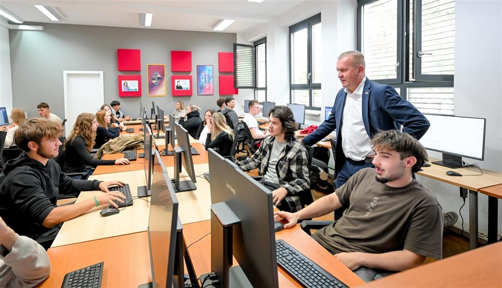 Vrijedna investicija Varaždinske županije: Druga gimnazija Varaždin dobila suvremenu informatičku učionicu