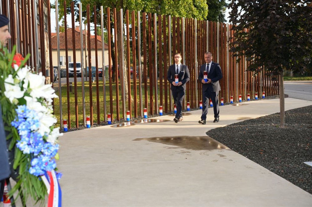 Dan policije u Varaždinu: Stričak i Lukavečki odali počast poginulim i nestalim policajcima