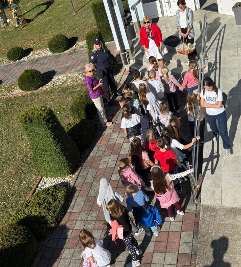 Prvašići iz Konjščine učili o sigurnosti u prometu, a potom posjetili načelnicu