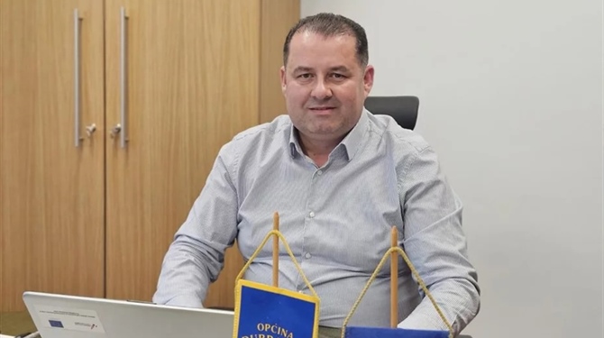 Uz staru školu u Dubravici uređeno parkiralište i obnovljene tribine, a uskoro će se modernizirati i igralište
