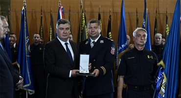 Predsjednik Milanović odlikovao Policijsku postaju Varaždin Redom Nikole Šubića Zrinskog