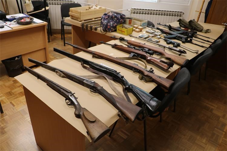 Građani u devet mjeseci predali 19 bombi, 17 pušaka, 11 pištolja, mine i gotovo 7000 komada streljiva