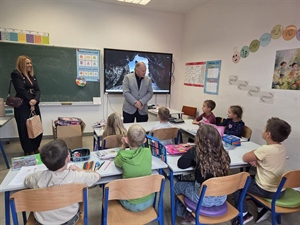 Povodom Dječjeg tjedna načelnik Odak posjetio prvašiće i razveselio ih poklonima