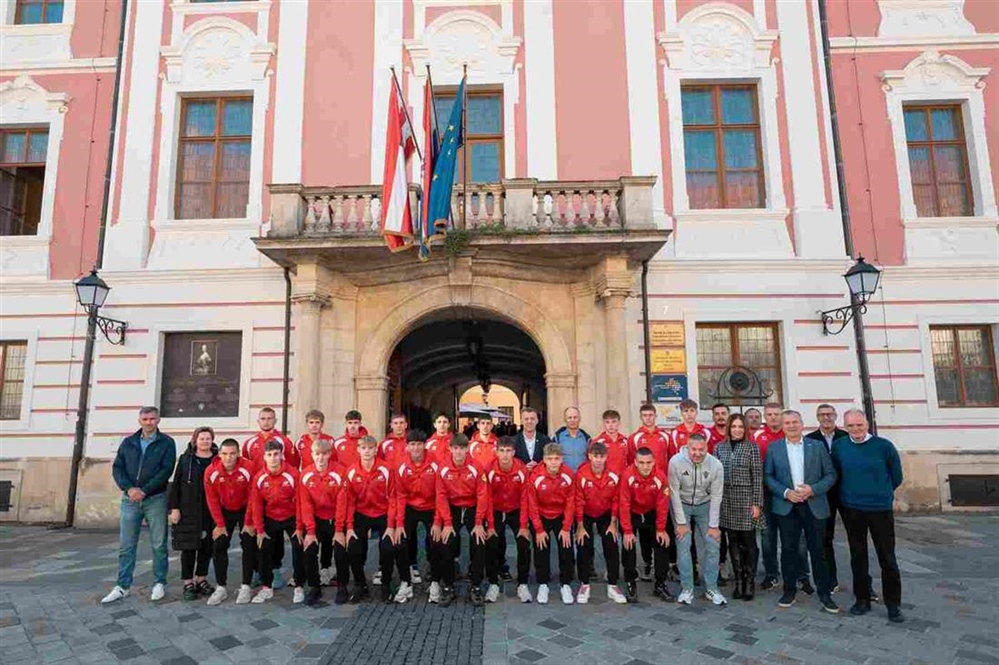 Po novu svjetsku medalju u Kinu: Župan Stričak ispratio nogometnu reprezentaciju Druge gimnazije Varaždin na Svjetsko školsko prvenstvo