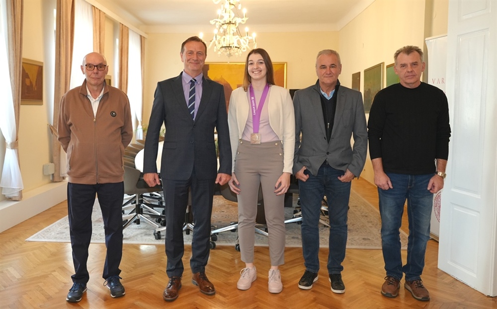 Gradonačelnik Bosilj priredio prijem za reprezentativku Amandu Mlinarić i predstavnike varaždinskog streličarskog kluba