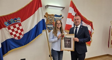 Mila Maretić najbolja je maturantica Varaždinske županije: župan Stričak nagradio izvrsnost, trud i predanost