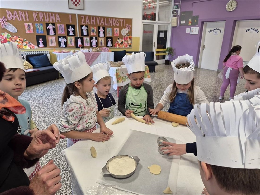 OŠ Vladimir Nazor Budinščina obilježila Dane kruha: „Kruh naših baka – čuvamo tradiciju i zahvaljujemo na plodovima zemlje“