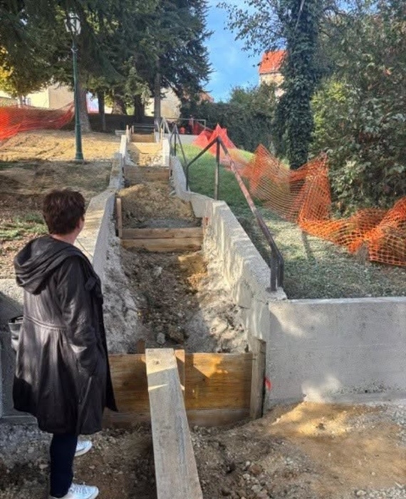 Obnavlja se vanjsko stubište u Perivoju Marije Ružičke Strozzi, radove vrijedne 146 tisuća eura obišla gradonačelnica Ratković