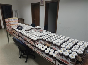 Nećete vjerovati što su carinici pronašli u kamionu: uz 42 lanca za motorne pile prevozio i 400 staklenki omiljenog namaza