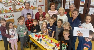 Udruga žena „Naši cajti” povezala generacije kreativnom radionicom u topličkoj osnovnoj školi